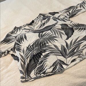 Tahari Monochrome Leaf Print Linen Top